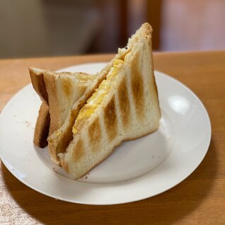 卵焼きとチーズのホットサンド